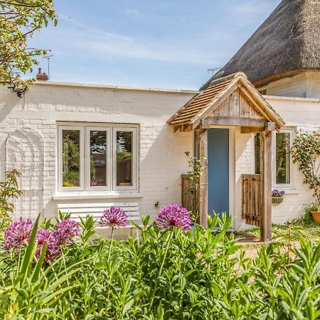 Pass The Keys Charming Apartment Attached To Thatched Cottage Chichester Exterior photo