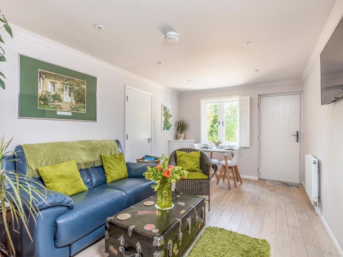 Pass The Keys Charming Apartment Attached To Thatched Cottage Chichester Exterior photo