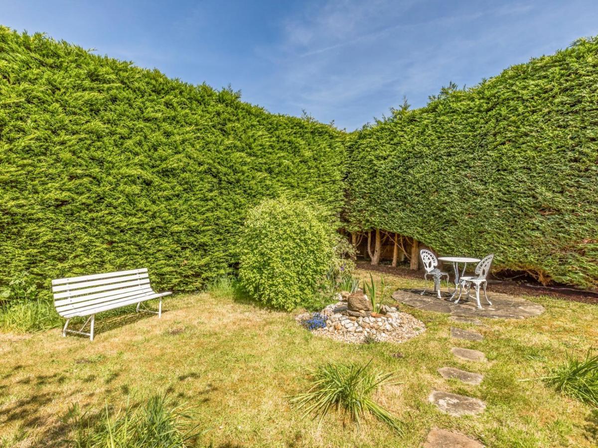 Pass The Keys Charming Apartment Attached To Thatched Cottage Chichester Exterior photo