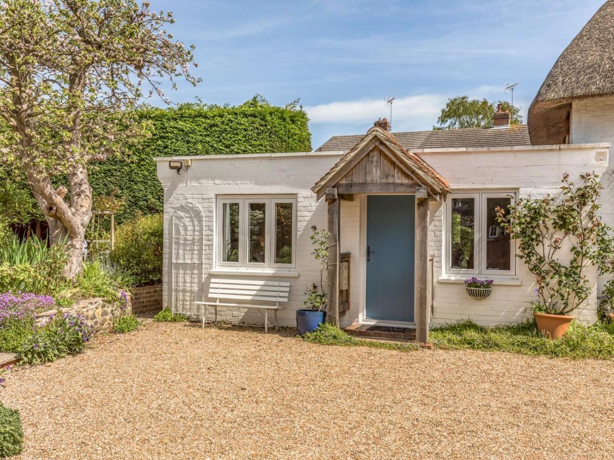 Pass The Keys Charming Apartment Attached To Thatched Cottage Chichester Exterior photo