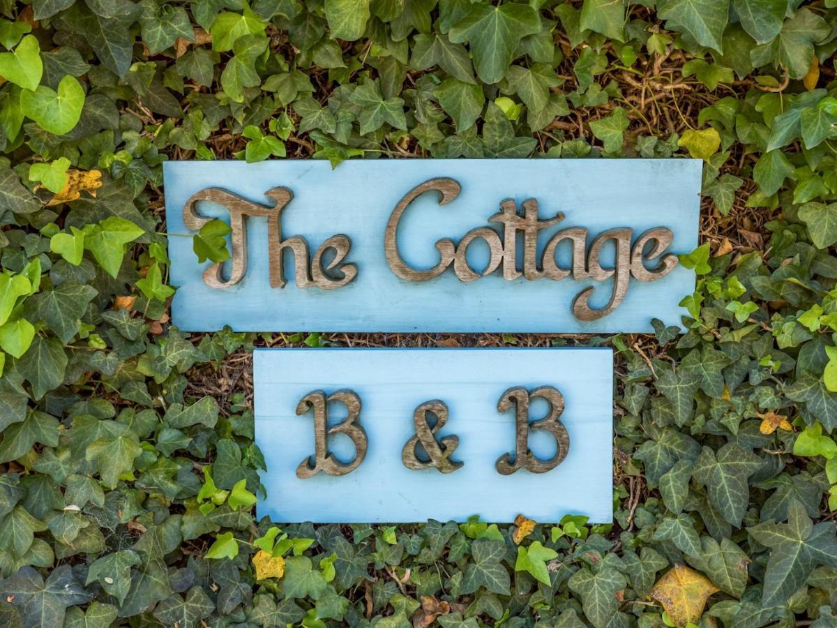 Pass The Keys Charming Apartment Attached To Thatched Cottage Chichester Exterior photo