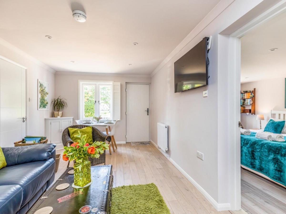 Pass The Keys Charming Apartment Attached To Thatched Cottage Chichester Exterior photo