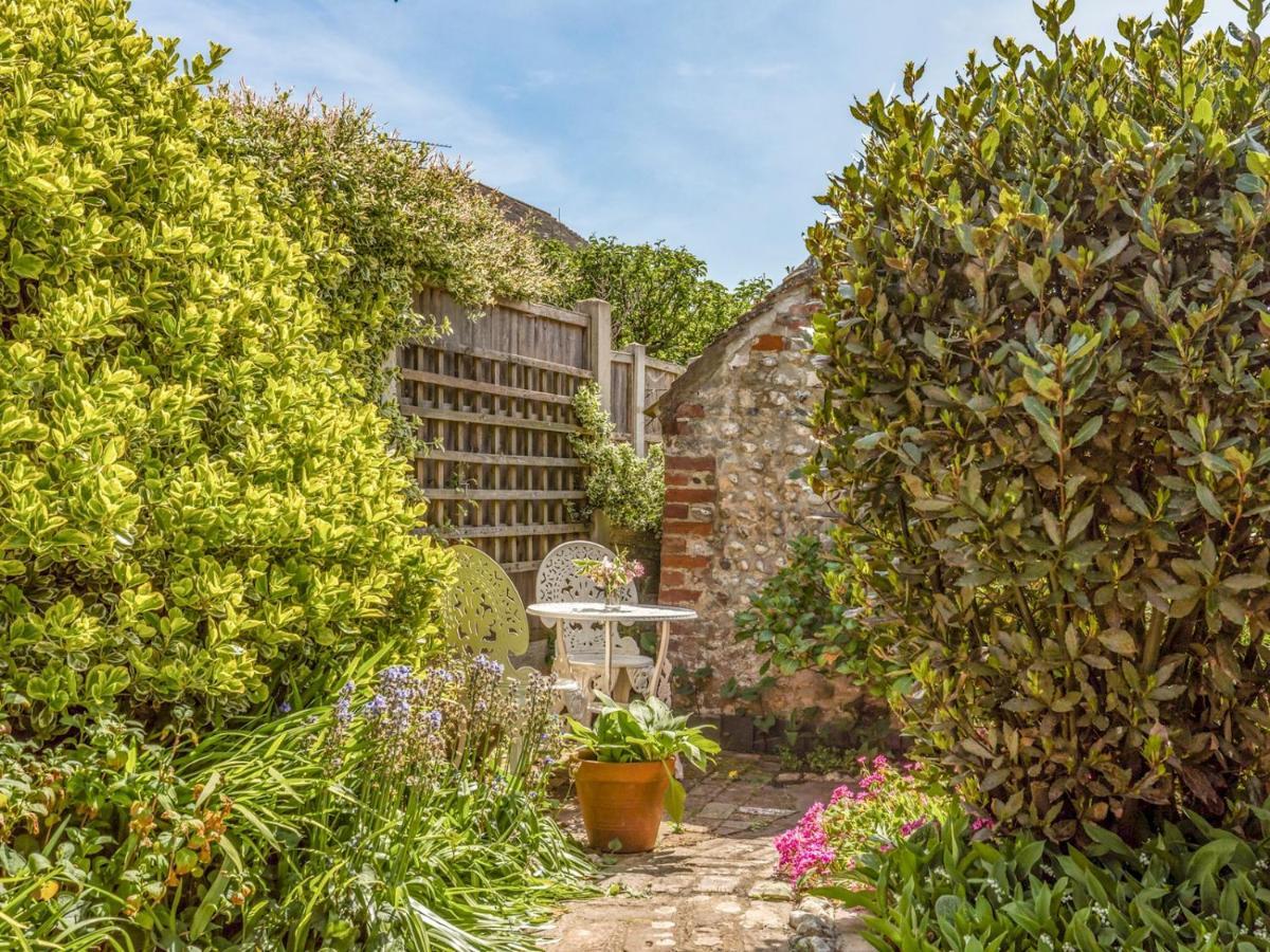 Pass The Keys Charming Apartment Attached To Thatched Cottage Chichester Exterior photo