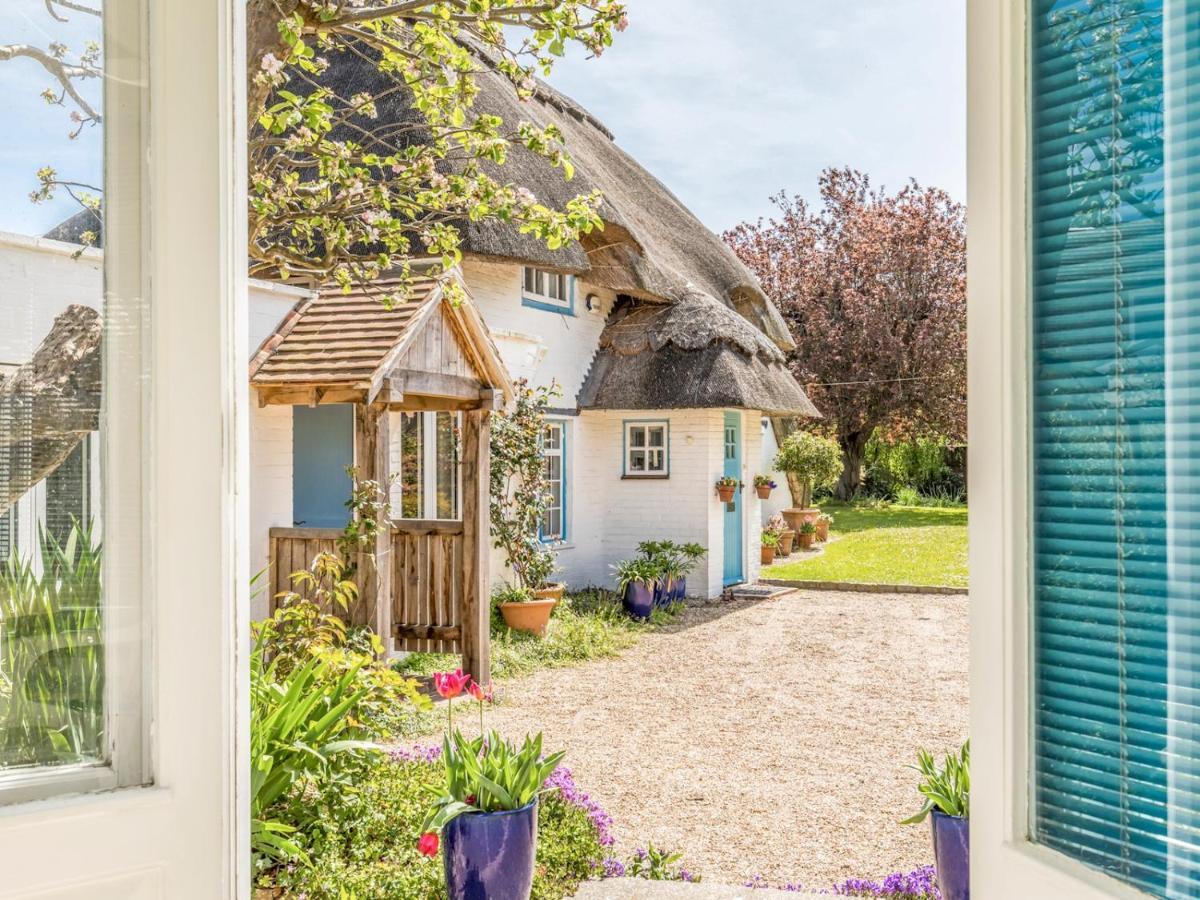Pass The Keys Charming Apartment Attached To Thatched Cottage Chichester Exterior photo