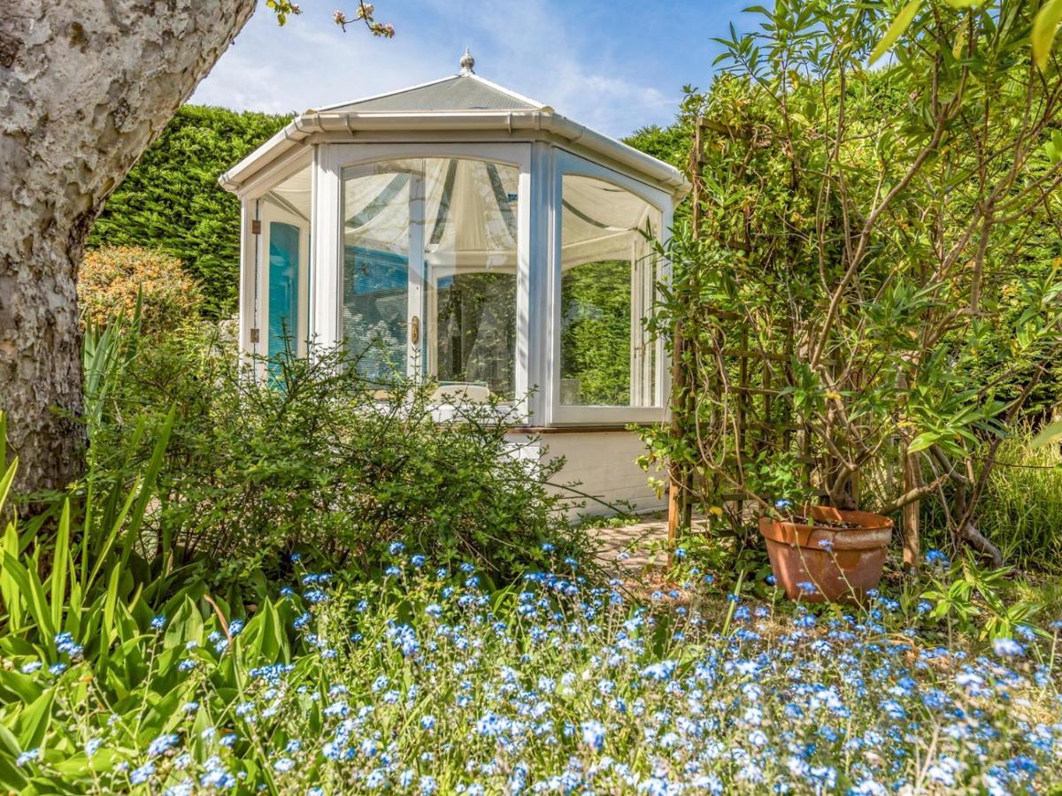 Pass The Keys Charming Apartment Attached To Thatched Cottage Chichester Exterior photo