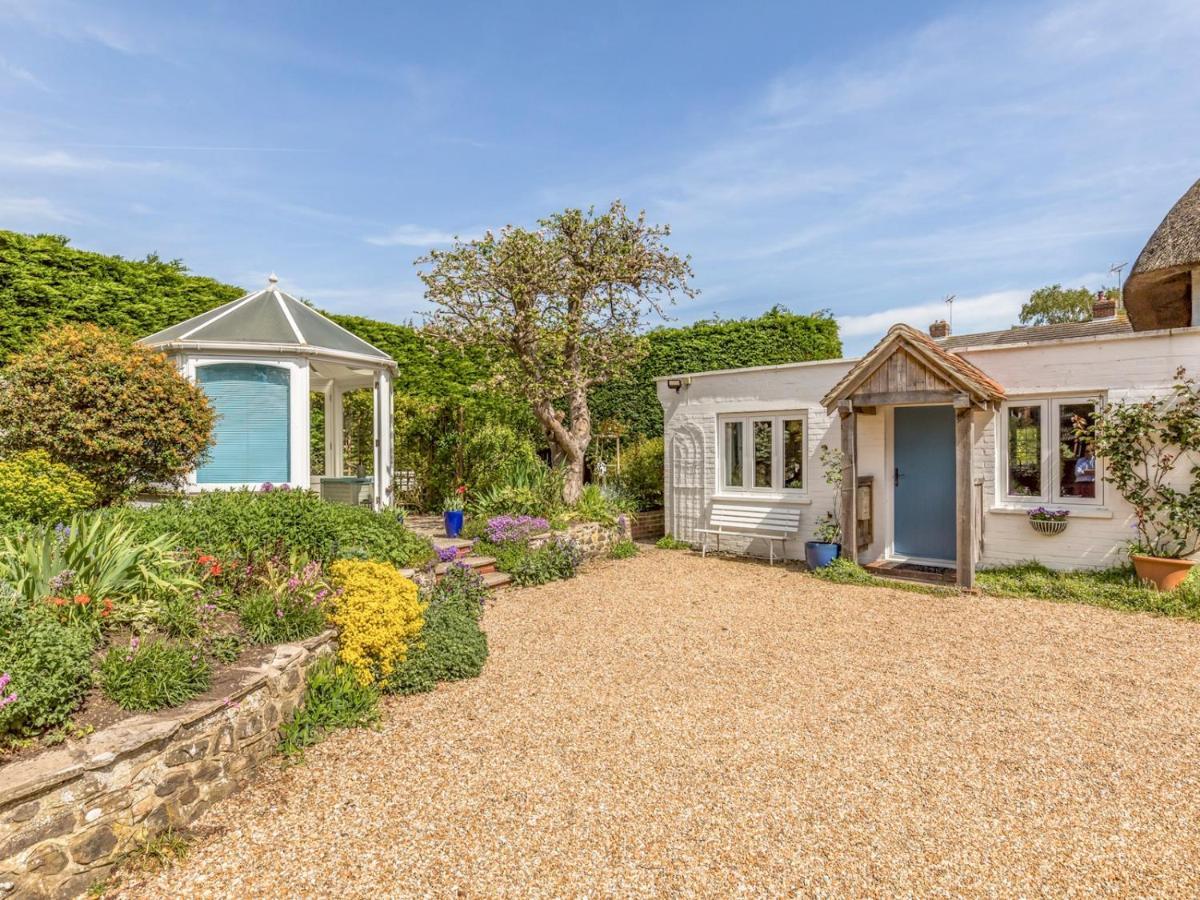Pass The Keys Charming Apartment Attached To Thatched Cottage Chichester Exterior photo